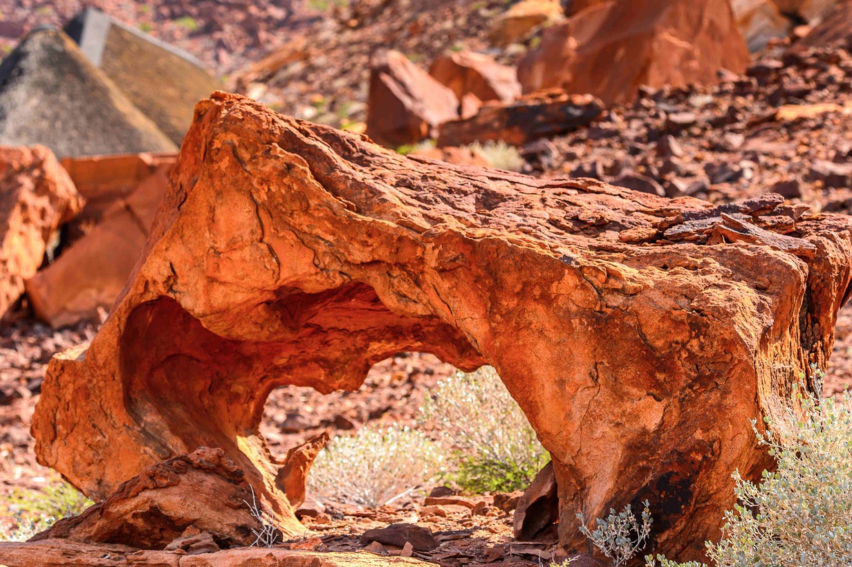 rocks-and-stones-of-twyfelfontein-namibia(1)