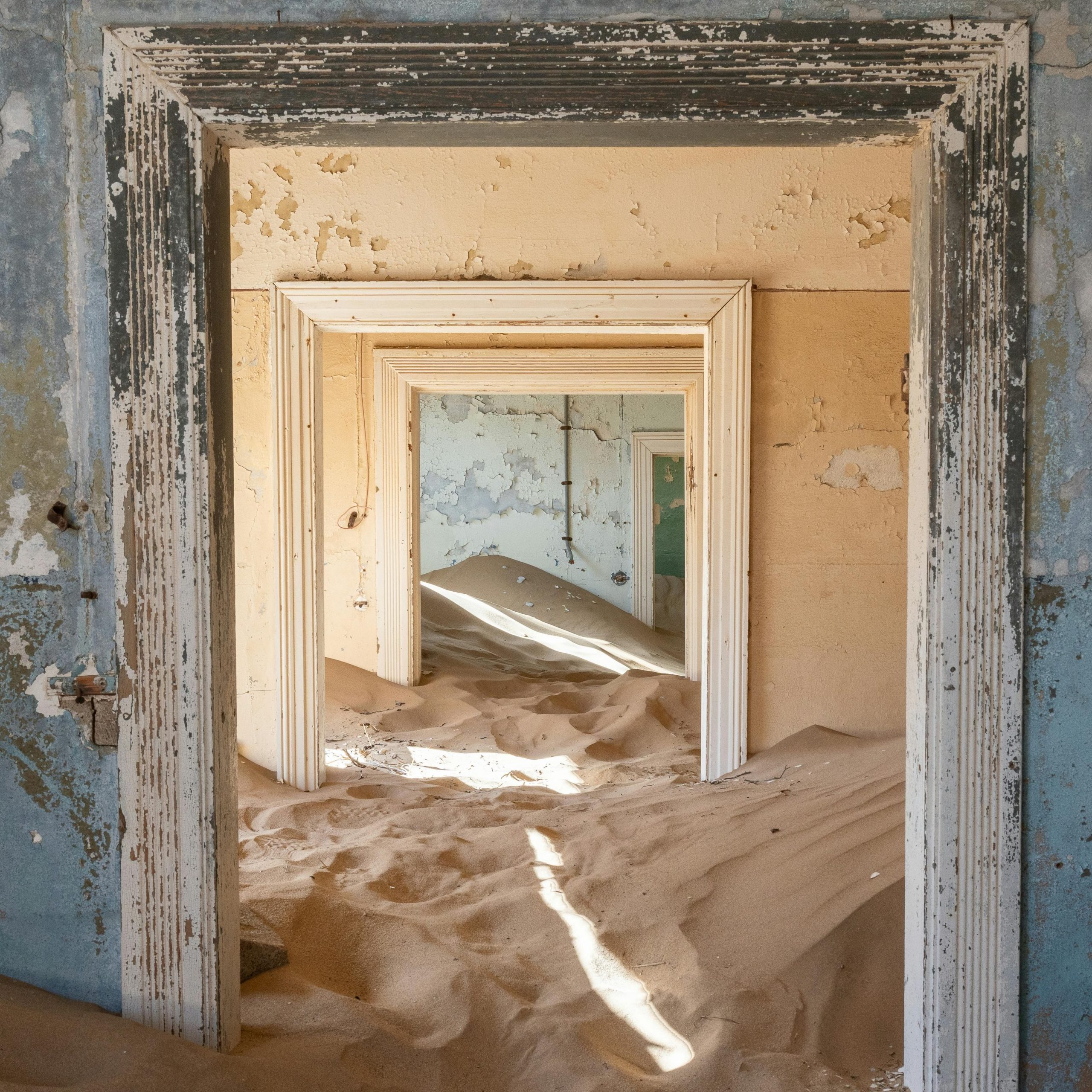 abandoned-sand-filled-room-in-kolmanskop-namibia