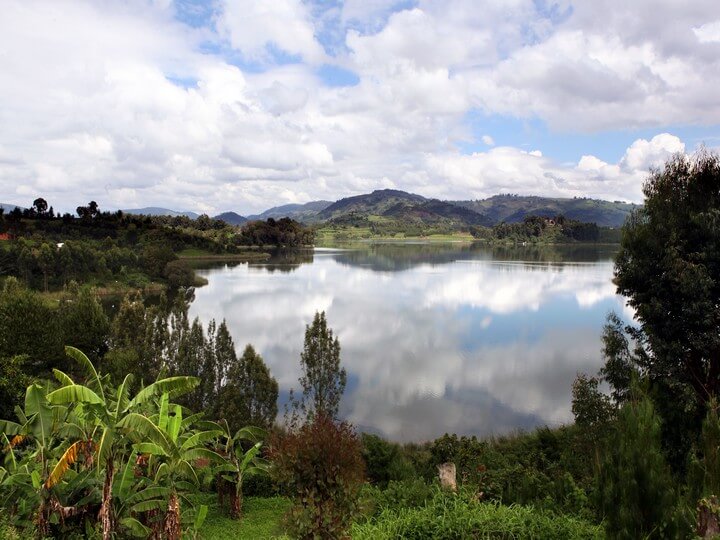 Lake Bunyonyi - Uganda Tours