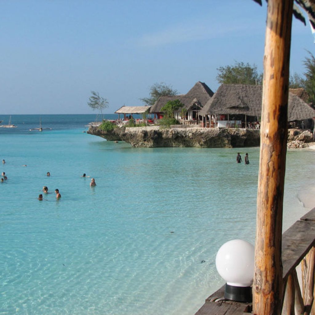 28 Day Gorillas, Parks & Beach Trek Tour