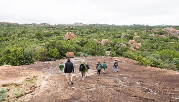 zimbabwe_bulawayo_group-hiking-landscape