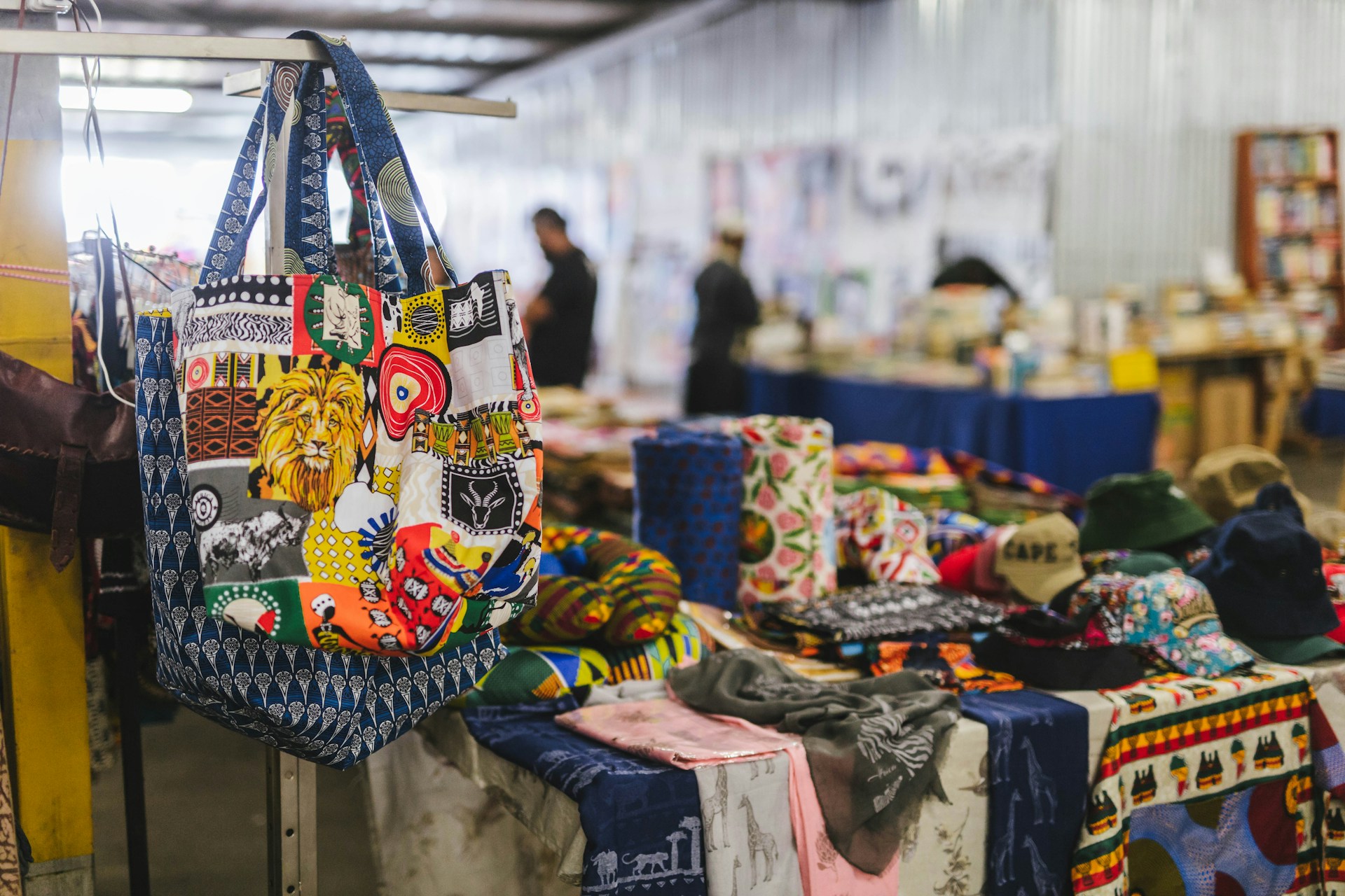 Wise ways to buy souvenirs in Africa